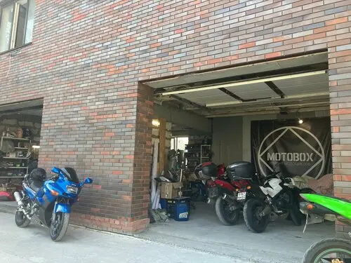 MotoBox